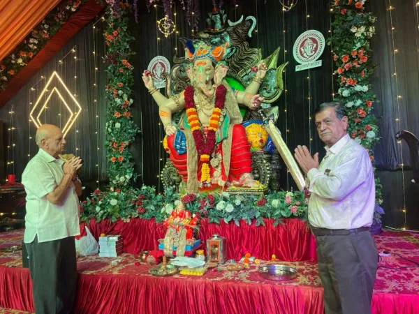 મોરબી જલારામ ધામ દ્વારા લખધીરવાસ ચોક ખાતે “મયુરનગરી કા રાજા” ગણેશ મહોત્સવમાં ભક્તજનો માટે લાઈવ પ્રસાદ યોજાયો 