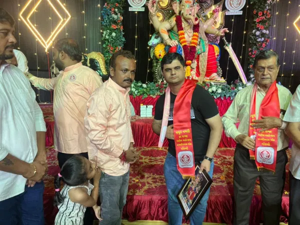 મોરબી જલારામ ધામ દ્વારા લખધીરવાસ ચોક ખાતે “મયુરનગરી કા રાજા” ગણેશ મહોત્સવમાં ભક્તજનો માટે લાઈવ પ્રસાદ યોજાયો 