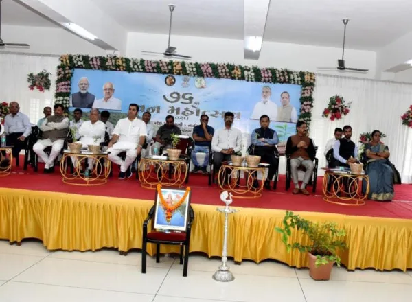 મોરબીમાં નાની વાવડી ગામે જિલ્લા કક્ષાના 76મા વન મહોત્સવ નિમિતે વૃક્ષારોપણ કરાયું