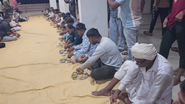 81 વર્ષના બાપાએ લાડવા ખાવાની સ્પર્ધામાં યુવાનોને હંફાવ્યા : 17 લાડવા આરોગી ચેમ્પિયન થયા
