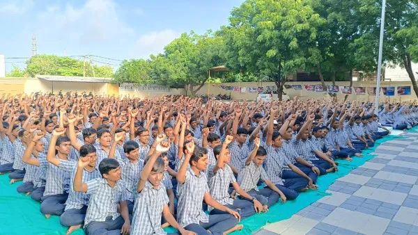 મોરબીની દોશી એમ.એસ.અને ડાભી એન.આર.હાઈસ્કૂલમાં વ્યસન મુક્તિ અભિયાન અંતર્ગત કાર્યક્રમ યોજાયો.