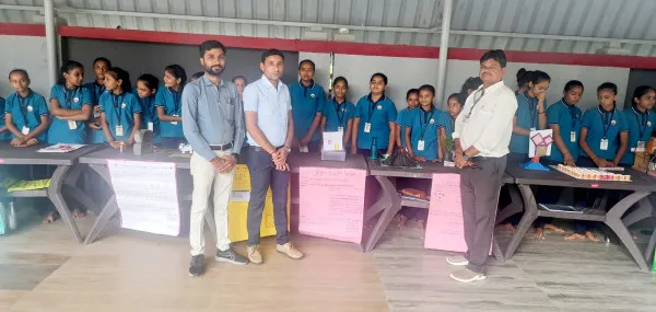 મોરબીની કન્યા શાળામાં વિજ્ઞાન પ્રદર્શન અને આનંદ મેળો યોજાયો
