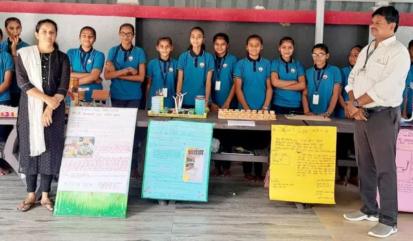 મોરબીની કન્યા શાળામાં વિજ્ઞાન પ્રદર્શન અને આનંદ મેળો યોજાયો
