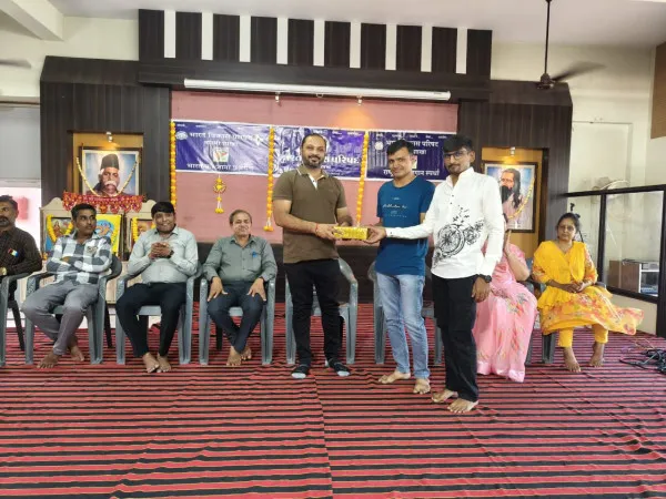 ભારત વિકાસ પરિષદ દ્વારા રાષ્ટ્રીય સમૂહગાન અને ભારત કો જાનો કાર્યક્રમ યોજાયો.
