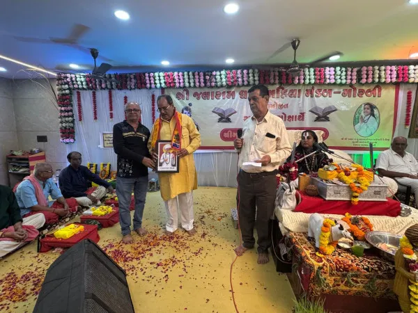 મોરબીમાં શ્રીમદ્ ભાગવત્ સપ્તાહ જ્ઞાનયજ્ઞમાં કથા શ્રવણનો લાભ લેતા પૂર્વ નગરપતિ સહીતના ક્ષત્રિય સમાજના અગ્રણીઓ