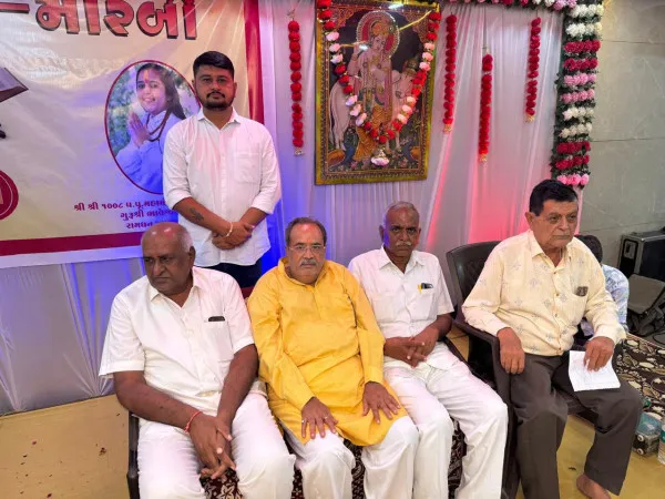 મોરબીમાં શ્રીમદ્ ભાગવત્ સપ્તાહ જ્ઞાનયજ્ઞમાં કથા શ્રવણનો લાભ લેતા પૂર્વ નગરપતિ સહીતના ક્ષત્રિય સમાજના અગ્રણીઓ