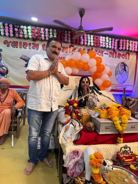 મોરબી જલારામ ધામ ખાતે ભાગવત્ સપ્તાહમાં કથા શ્રવણનો લાભ લેતા સંતો-મહંતો, વિવિધ સમાજનાં અગ્રણીઓ