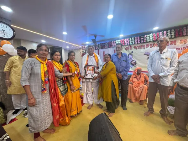 મોરબી જલારામ ધામ ખાતે ભાગવત્ સપ્તાહમાં કથા શ્રવણનો લાભ લેતા સંતો-મહંતો, વિવિધ સમાજનાં અગ્રણીઓ