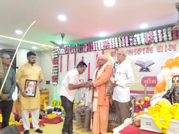 મોરબી જલારામ ધામ ખાતે ભાગવત્ સપ્તાહમાં કથા શ્રવણનો લાભ લેતા સંતો-મહંતો, વિવિધ સમાજનાં અગ્રણીઓ