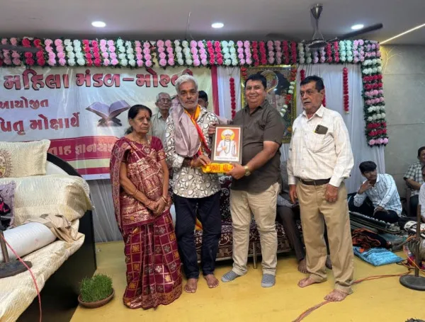 મોરબી જલારામ ધામ ખાતે ભાગવત્ કથાનું રસપાન કરતા ભાજપ અગ્રણીઓ તેમજ પોલીસ અધિકારીઓ