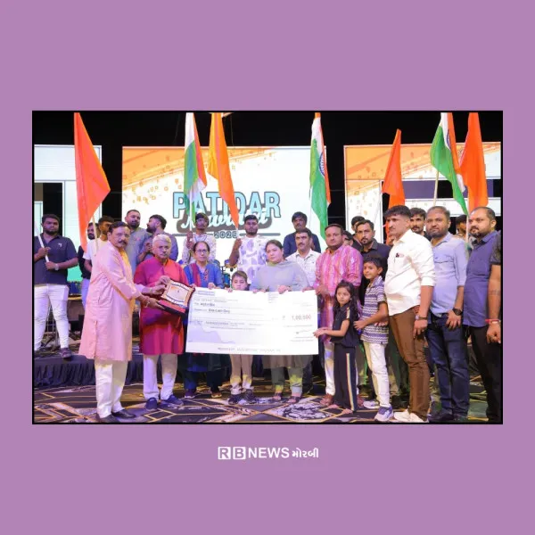મોરબીના પાટીદાર નવરાત્રી મહોત્સવમાં બે શહીદના પરિવારોને 1-1 લાખની સહાય અર્પણ
