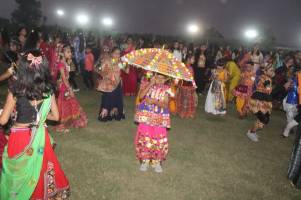 નવયુગની 'રંગરાત્રિ' ધમાલ: મોરબીમાં 'મિની યુનાઈટેડ વે'નો અહેસાસ!