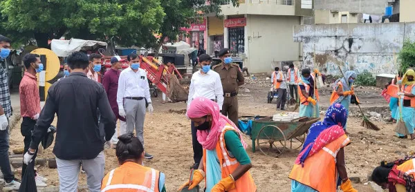 મોરબીમાં રાષ્ટ્રપિતા મહાત્મા ગાંધીજીની નવી પ્રતિમા મૂકી પુષ્પાજંલી અર્પણ કરાઈ