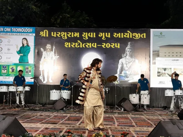 મોરબીના પરશુરામ યુવા ગ્રૂપ આયોજિત શરદોત્સવમાં ભૂદેવોએ રાસની રમઝટ બોલાવી
