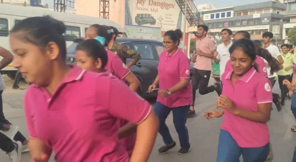 મોરબીમાં એચઆઈવી એઈડ્સની જનજાગૃતિ માટે યોજાઈ 5 કિમીની મેરેથોન 
