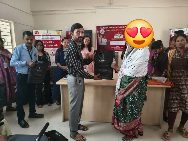 *મોરબી જિલ્લામાં કરુણા ફાઉન્ડેશન ઓફ પીપલ્સ લીવીંગ વીથ. એચ. આઈ. વી. એઈડ્સ દ્વારા PLHIV  લાભાર્થીઓ માટે ખાસ રાશન કીટ, મીઠાઈ તથા ફટાકડાનું વિતરણ કરાયું *
