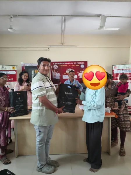 *મોરબી જિલ્લામાં કરુણા ફાઉન્ડેશન ઓફ પીપલ્સ લીવીંગ વીથ. એચ. આઈ. વી. એઈડ્સ દ્વારા PLHIV  લાભાર્થીઓ માટે ખાસ રાશન કીટ, મીઠાઈ તથા ફટાકડાનું વિતરણ કરાયું *
