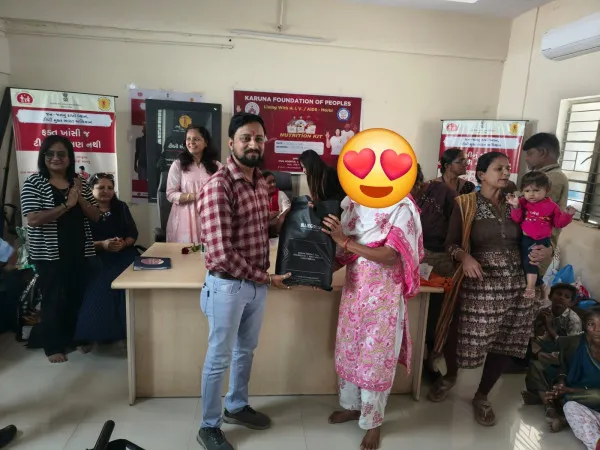 *મોરબી જિલ્લામાં કરુણા ફાઉન્ડેશન ઓફ પીપલ્સ લીવીંગ વીથ. એચ. આઈ. વી. એઈડ્સ દ્વારા PLHIV  લાભાર્થીઓ માટે ખાસ રાશન કીટ, મીઠાઈ તથા ફટાકડાનું વિતરણ કરાયું *
