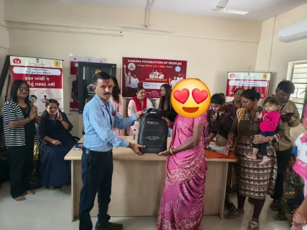 *મોરબી જિલ્લામાં કરુણા ફાઉન્ડેશન ઓફ પીપલ્સ લીવીંગ વીથ. એચ. આઈ. વી. એઈડ્સ દ્વારા PLHIV  લાભાર્થીઓ માટે ખાસ રાશન કીટ, મીઠાઈ તથા ફટાકડાનું વિતરણ કરાયું *
