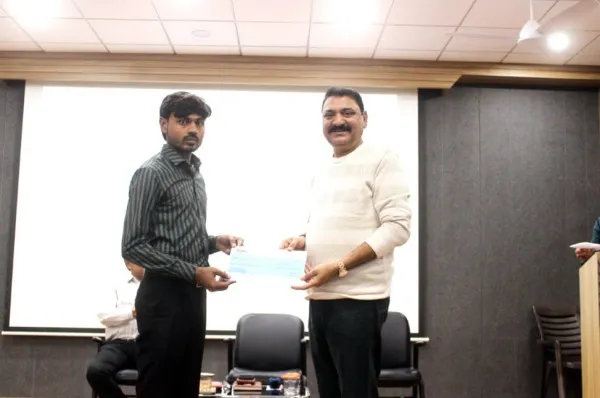 મોરબીમાં દેશનું ભાવિ ઘડનાર શિક્ષકોનું રૂ. 5 લાખથી વધુ રકમના ચેક આપી અદ્વિતીય સન્માન