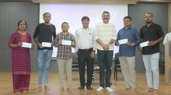 મોરબીમાં દેશનું ભાવિ ઘડનાર શિક્ષકોનું રૂ. 5 લાખથી વધુ રકમના ચેક આપી અદ્વિતીય સન્માન