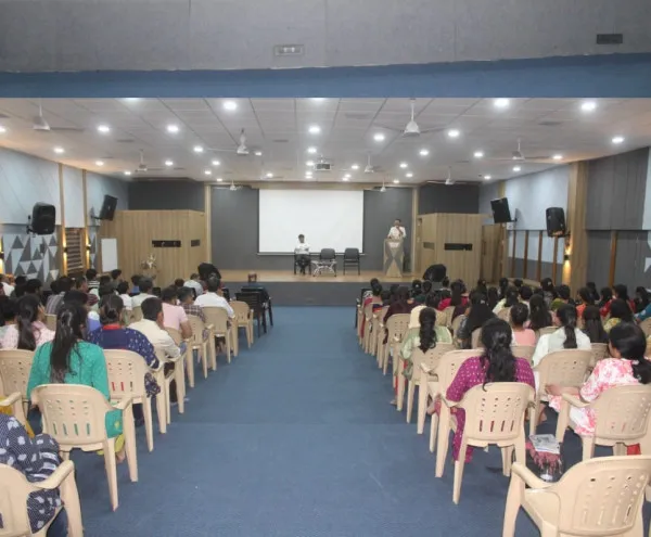 મોરબીમાં દેશનું ભાવિ ઘડનાર શિક્ષકોનું રૂ. 5 લાખથી વધુ રકમના ચેક આપી અદ્વિતીય સન્માન