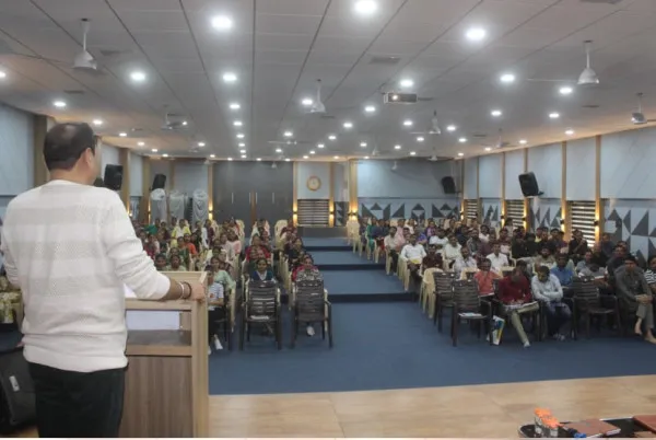 મોરબીમાં દેશનું ભાવિ ઘડનાર શિક્ષકોનું રૂ. 5 લાખથી વધુ રકમના ચેક આપી અદ્વિતીય સન્માન