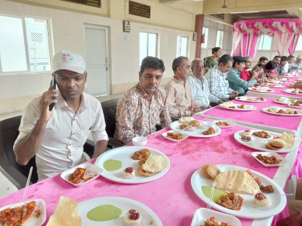 ​મોરબી મ.ક.સ.સુ. જ્ઞાતિ: શ્રી રુગનાથજી મહારાજ પધરામણી અને સમૂહ ભોજનનો ભવ્ય કાર્યક્રમ યોજાયો.
​