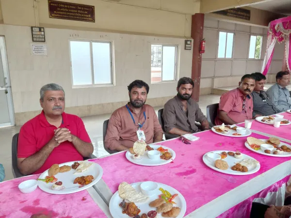 ​મોરબી મ.ક.સ.સુ. જ્ઞાતિ: શ્રી રુગનાથજી મહારાજ પધરામણી અને સમૂહ ભોજનનો ભવ્ય કાર્યક્રમ યોજાયો.
​