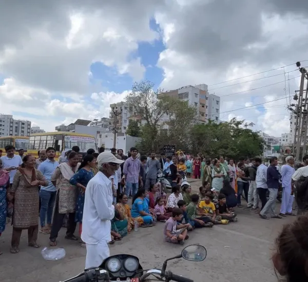 મોરબીના રવાપર રોડ ઉપર ખરાબ રોડના મામલે ફરી રહીશોનું રસ્તા રોકો આંદોલન