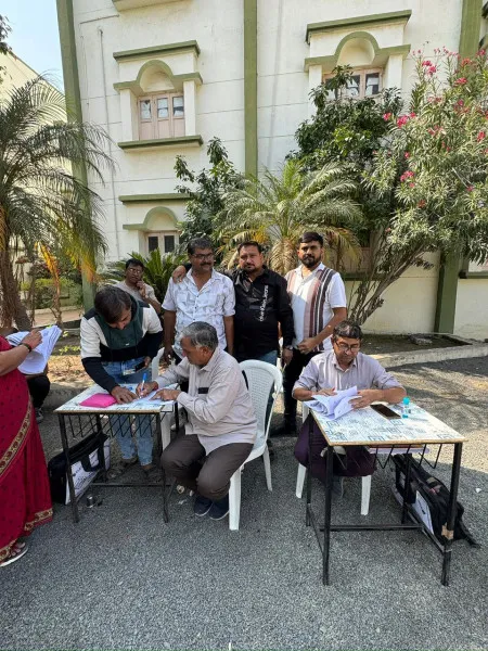 ટંકારાના ધારાસભ્ય દુર્લભજીભાઈ દેથરીયાએ બુથની મુલાકાત લઈ બીએલઓને પ્રોત્સાહિત કર્યા