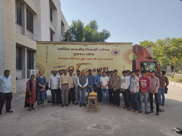 મોરબીમાં બિરસા મુંડાની જન્મજયંતિ નિમિત્તે જનજાતિ ગૌરવ કળશ યાત્રાનું સ્વાગત
