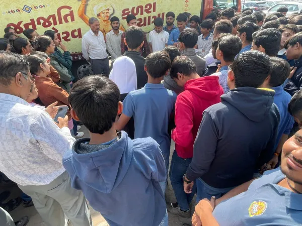 મોરબીમાં બિરસા મુંડાની જન્મજયંતિ નિમિત્તે જનજાતિ ગૌરવ કળશ યાત્રાનું સ્વાગત
