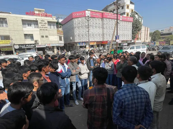 મોરબીમાં બિરસા મુંડાની જન્મજયંતિ નિમિત્તે જનજાતિ ગૌરવ કળશ યાત્રાનું સ્વાગત
