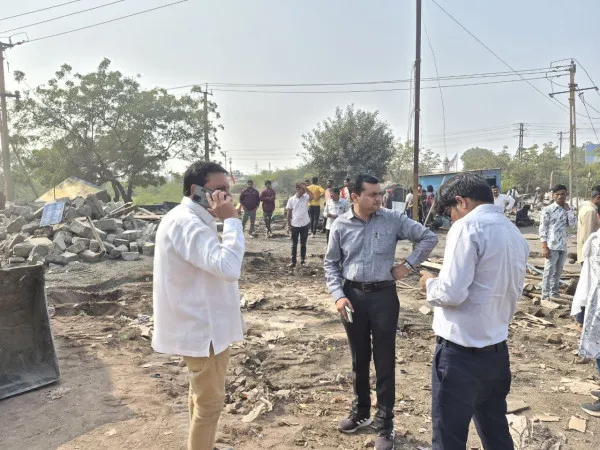 લીલાપર ચોકડી પાસે ગેરકાયદે દબાણો પર મનપાનું બુલડોઝર તૂટી પડ્યું