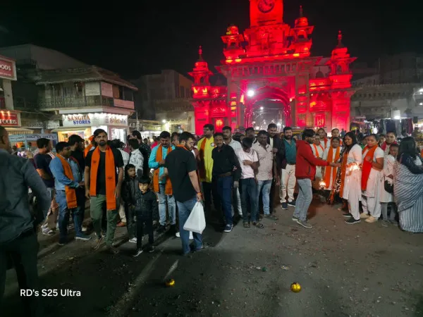 ભવ્ય ઉજવણી: અયોધ્યા રામ મંદિર શિખર પર ધર્મ ધ્વજા - મોરબીમાં આતશબાજી અને પ્રસાદ વિતરણ થયું.