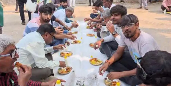 ઋષભપાર્ક સોસાયટીના રહીશોનો પાણી પ્રશ્ને રોષપૂર્ણ રેલી, ફટાણા અને રામધૂન ગાઈને અનોખો વિરોધ
 