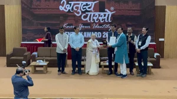 મોરબીના ખાખરાળાના પ્રાણજીવનભાઇ બાબુલાલ પૈજાને ‘અતુલ્ય વારસો આઈડેન્ટિટી એવોર્ડ’.