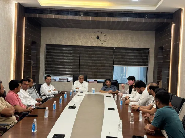 હળવદ રોડ પરના ઉદ્યોગકારોના પ્રાણ પ્રશ્નોના નિરાકરણ માટે ધારાસભ્ય દુર્લભજીભાઈ દેથરીયાની બેઠક
