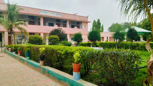 હળવદની મેરૂપર શાળાનો વિદ્યાર્થી સ્ટેન્ડિંગ બ્રોડ જંપ અને દોડમાં રાજ્યકક્ષાએ ભાગ લેશે
