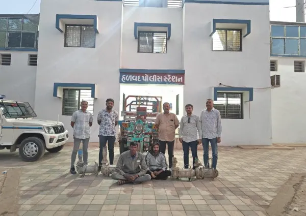 હળવદના સુખપર ગામે ઇલેક્ટ્રિક મોટરોની ચોરી કરનાર તસ્કર બેલડી ઝડપાઇ
