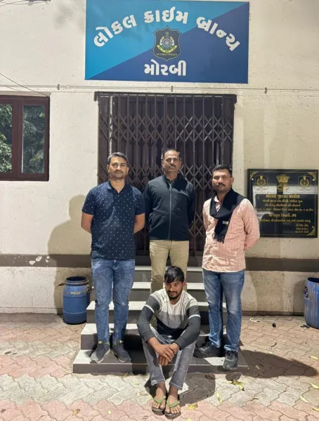 મોરબીમાં ત્રણ ઘરફોડ ચોરીના ગુના 10 વર્ષથી ભાગેડુ આરોપી અંતે મધ્યપ્રદેશથી ઝડપાયો                                                                                                                    

