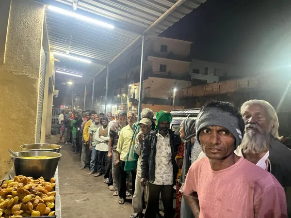 મોરબીના જલારામધામના સદાવ્રતમાં મહાપ્રસાદ યોજી જન્મદીવસની ઉજવણી
