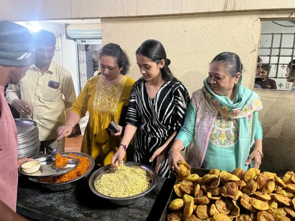 મોરબીના જલારામધામના સદાવ્રતમાં મહાપ્રસાદ યોજી જન્મદીવસની ઉજવણી
