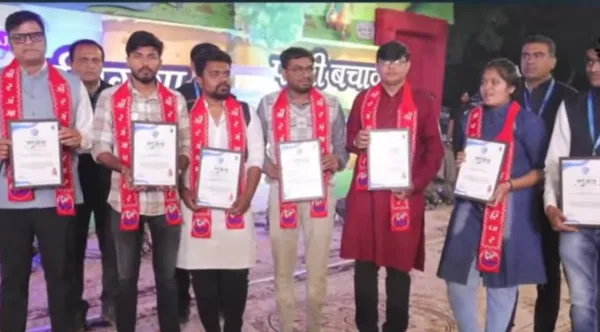 મોરબીના યુવા કવિ અશ્વિન રાઠોડ 'સ્વયં’ભુ'નું ગીરગંગા પરિવાર ટ્રસ્ટ દ્વારા સન્માન.
