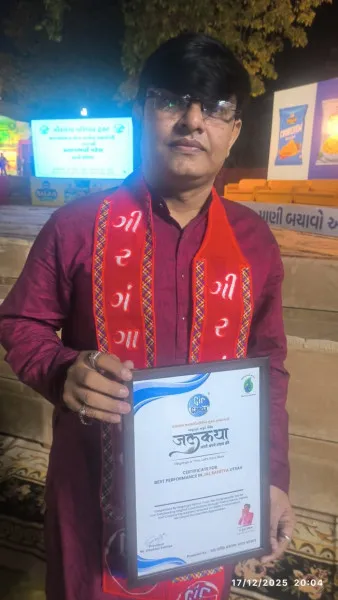 મોરબીના યુવા કવિ અશ્વિન રાઠોડ 'સ્વયં’ભુ'નું ગીરગંગા પરિવાર ટ્રસ્ટ દ્વારા સન્માન.
