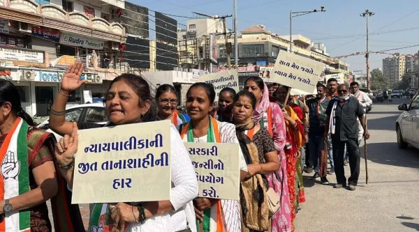 મોરબીમાં ભાજપ કાર્યાલયની બહાર કોંગ્રેસનું સત્યમેવ જયતેના નારા સાથે વિરોધ પ્રદર્શન
