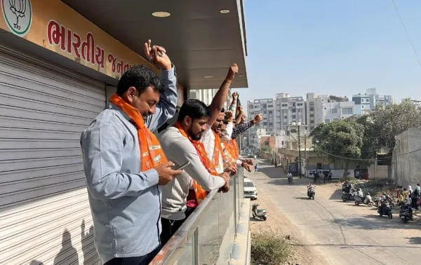 મોરબીમાં ભાજપ કાર્યાલયની બહાર કોંગ્રેસનું સત્યમેવ જયતેના નારા સાથે વિરોધ પ્રદર્શન
