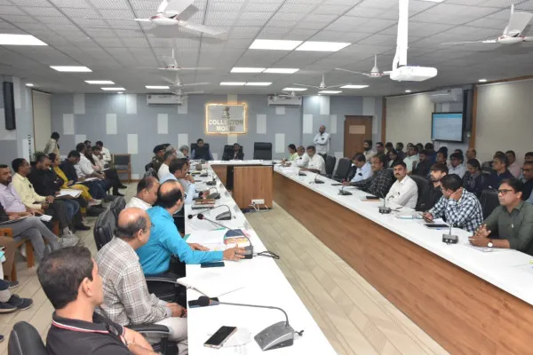 મોરબીમાં જિલ્લાના વિવિધ વિકાસ કામોની સમીક્ષા બેઠક પ્રભારી મંત્રી ત્રિકમભાઈ છાંગાના અધ્યક્ષસ્થાને યોજાઈ