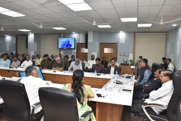 મોરબીમાં જિલ્લાના વિવિધ વિકાસ કામોની સમીક્ષા બેઠક પ્રભારી મંત્રી ત્રિકમભાઈ છાંગાના અધ્યક્ષસ્થાને યોજાઈ